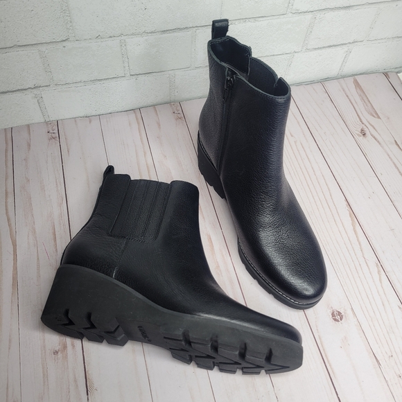 Vionic Women's Aria Wedge Ankle Booties - Picture 8 of 8